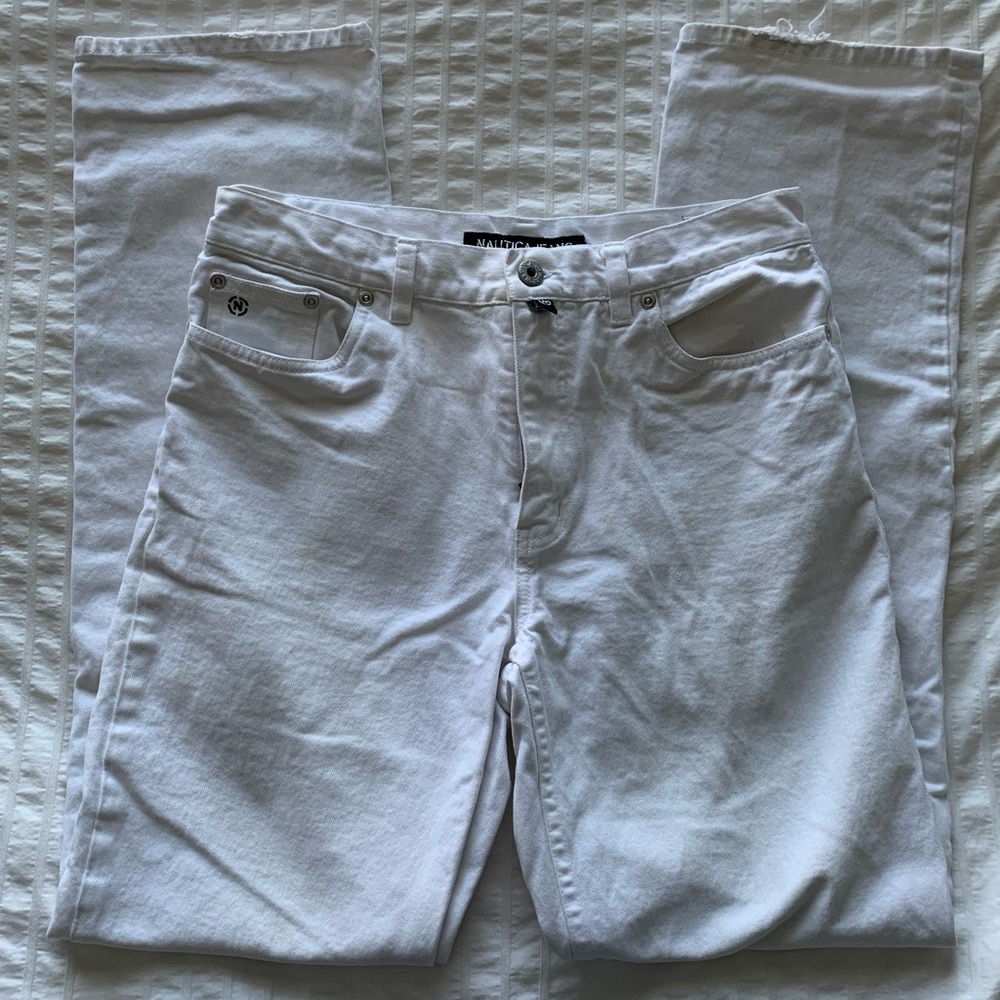 straight leg, white, nautica jeans in women’s size 6! made out of 100% cotton.